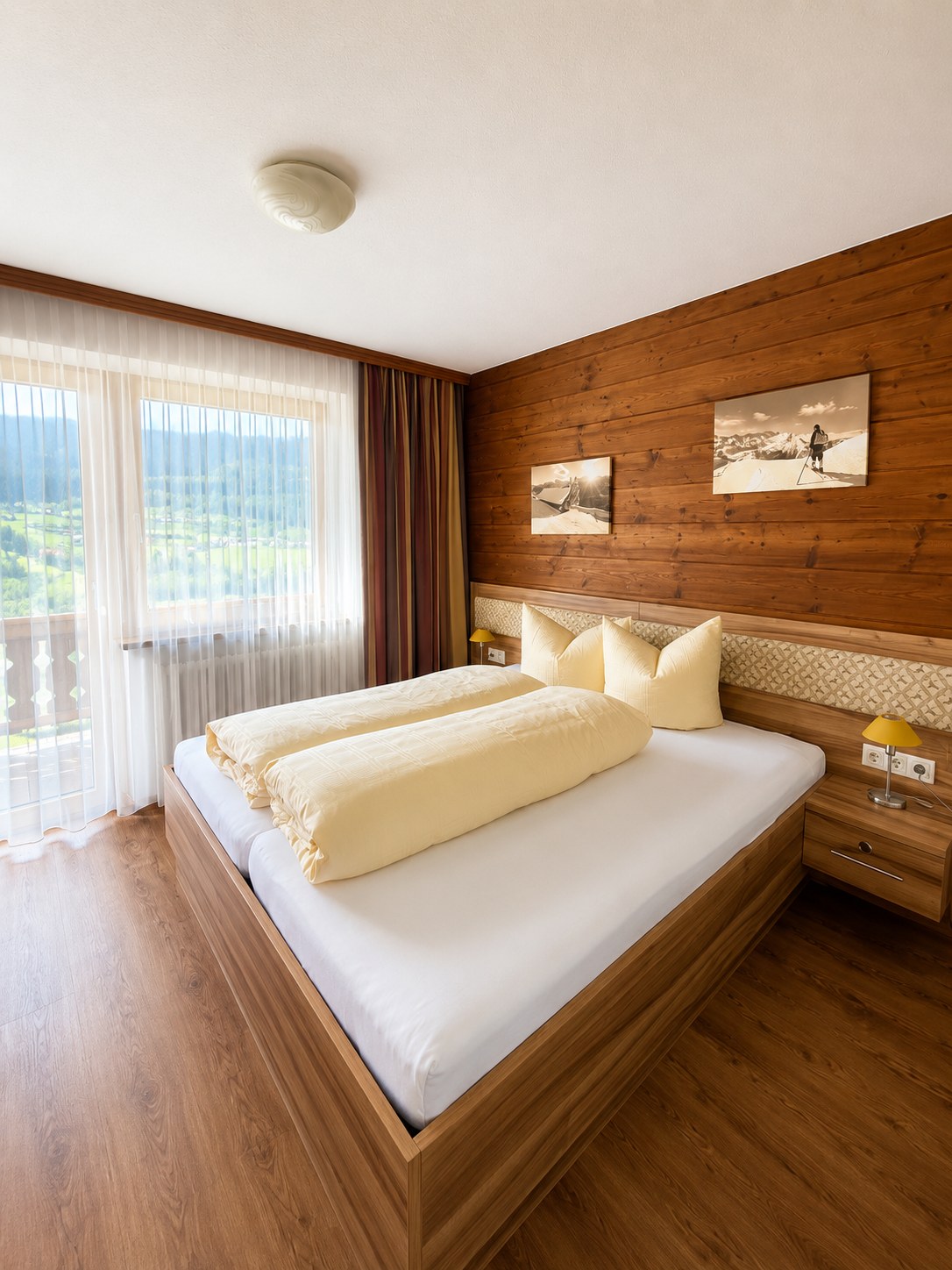 Dreibettzimmer mit weiterer Schlafansicht