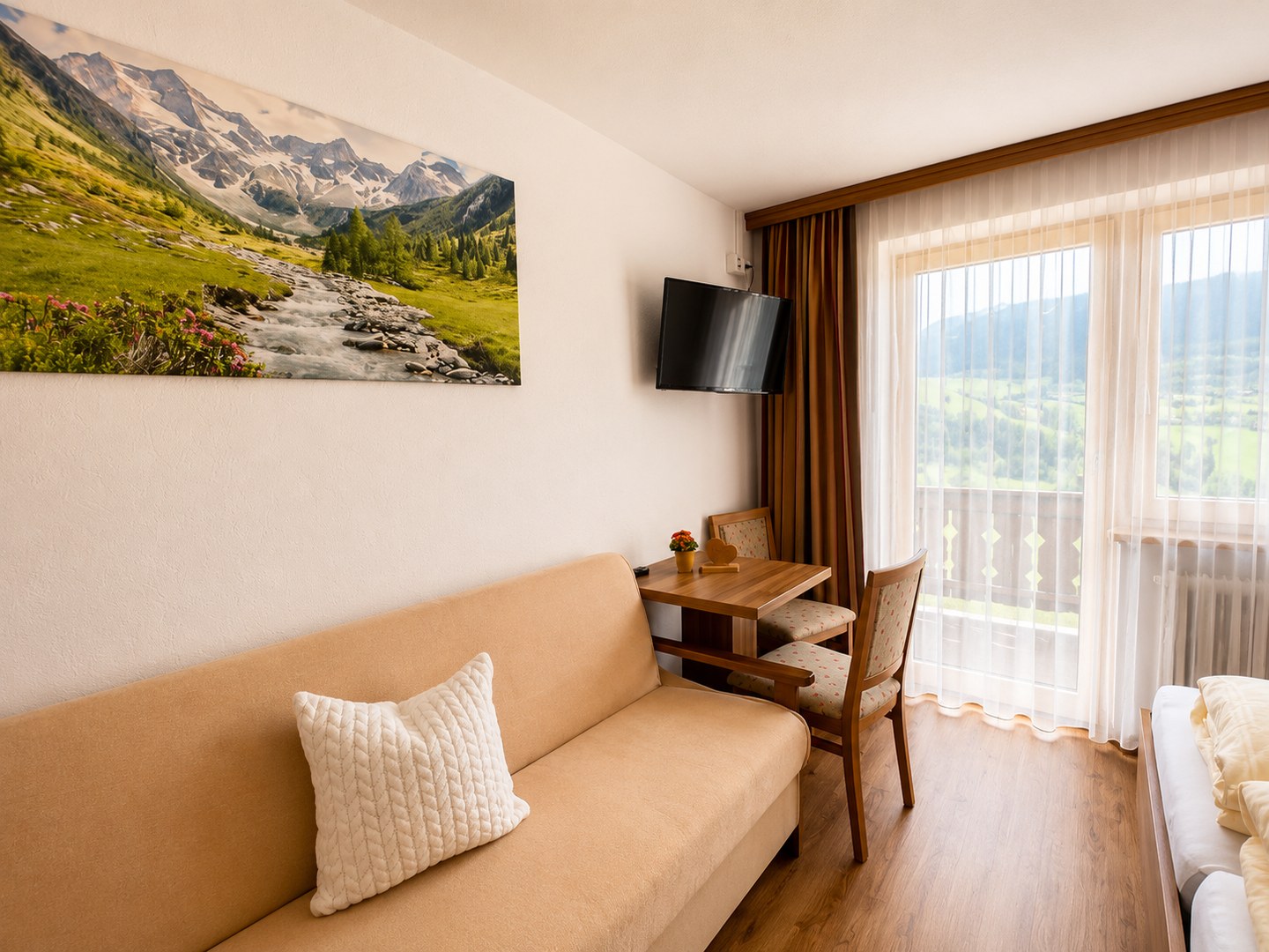 Weiterer Blick in ein Dreibettzimmer