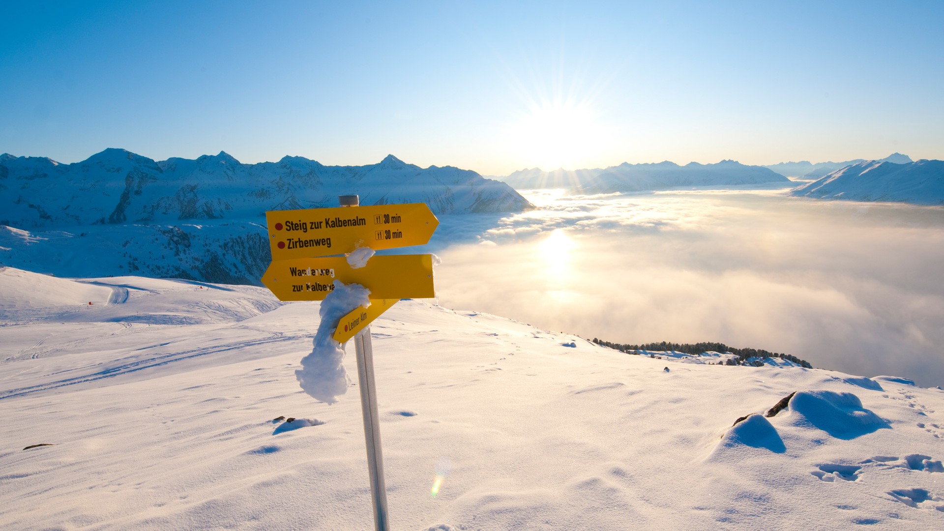 Wegweiser beim Winterwandern am Hochzeiger